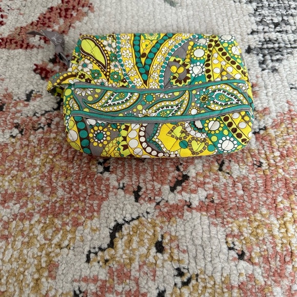 Vera Bradley Small Cosmetic Zip Bag- Lemon Parfait
Excellent condition - Picture 7 of 9